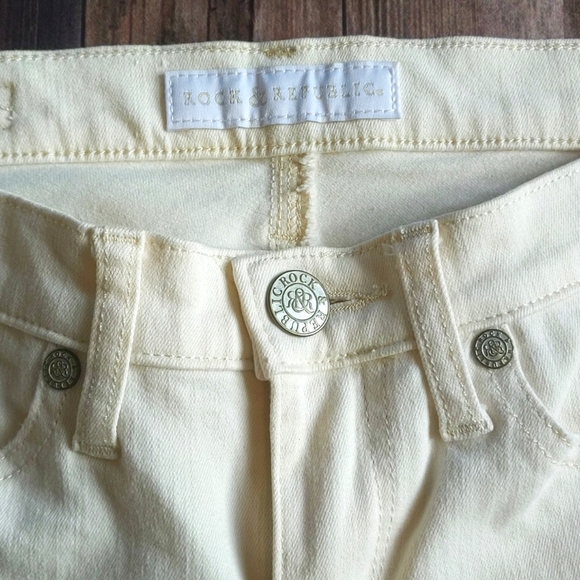 Rock & Republic Cream Straight Leg Jeans - Picture 5 of 12